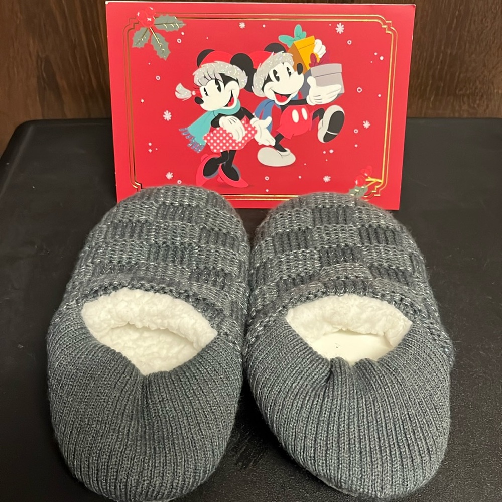 $5 ADD ON ITEMDark Grey Fluffy Home Slippers Kids Size M Foot Booties Girls NWOT